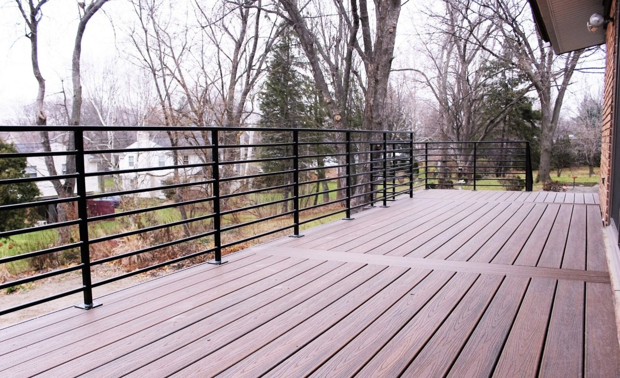 Modern horizontal cable deck railings installation